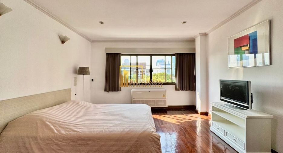 For rent 3 bedrooms townhouse in Khlong Toei, Bangkok