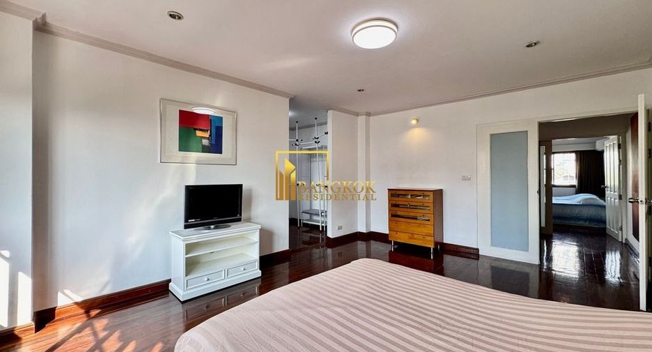 For rent 3 bedrooms townhouse in Khlong Toei, Bangkok
