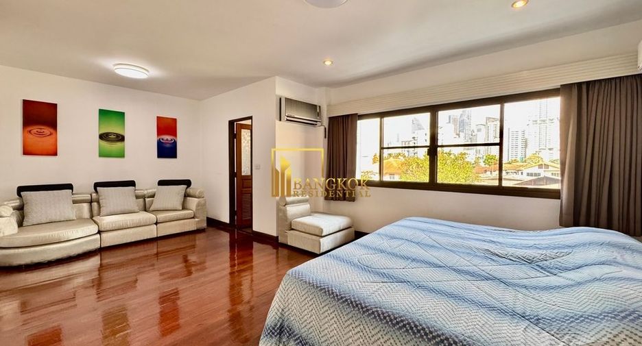 For rent 3 bedrooms townhouse in Khlong Toei, Bangkok