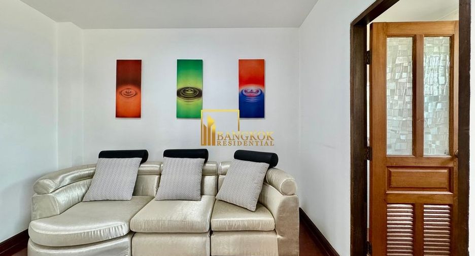 For rent 3 bedrooms townhouse in Khlong Toei, Bangkok