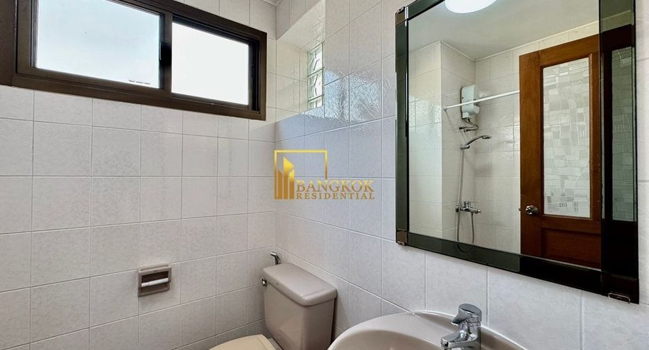 For rent 3 bedrooms townhouse in Khlong Toei, Bangkok