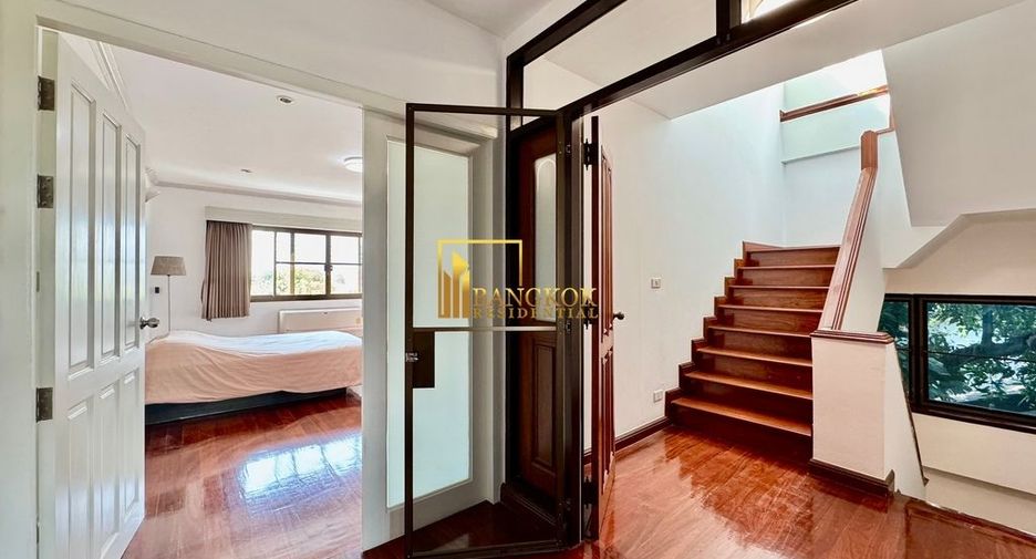 For rent 3 bedrooms townhouse in Khlong Toei, Bangkok