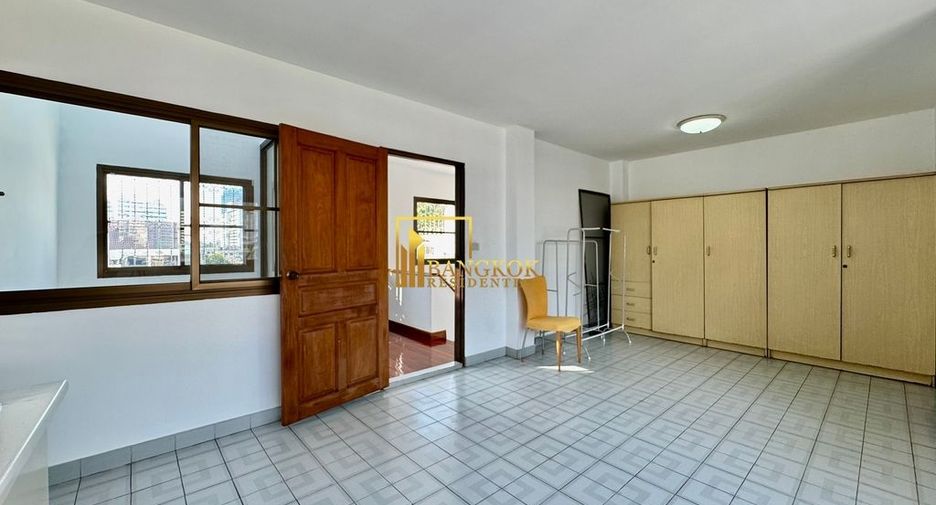 For rent 3 bedrooms townhouse in Khlong Toei, Bangkok