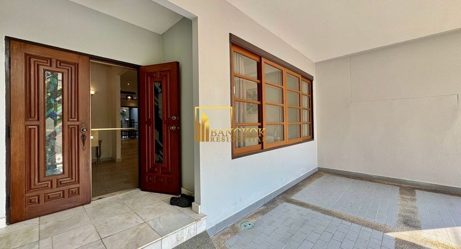 For rent 3 bedrooms townhouse in Khlong Toei, Bangkok