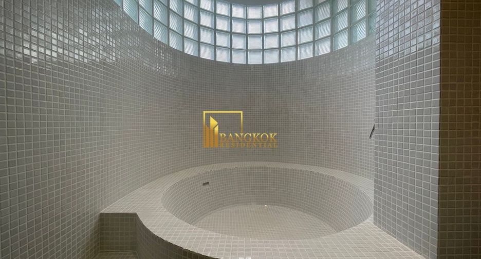 For rent 4 bedrooms apartment in Watthana, Bangkok