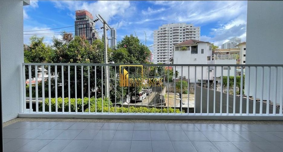 For rent 4 bedrooms apartment in Watthana, Bangkok
