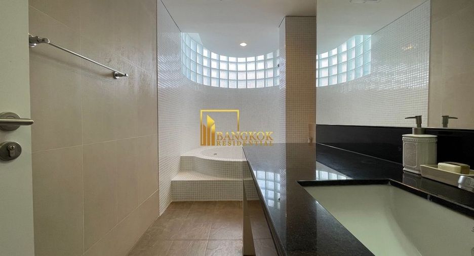 For rent 4 bedrooms apartment in Watthana, Bangkok