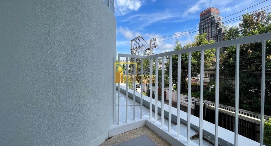 For rent 4 bedrooms apartment in Watthana, Bangkok