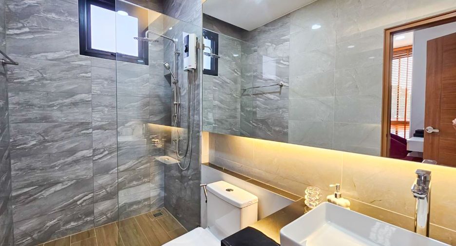 À vendre 4 chambres villa à Bang Lamung, Chonburi