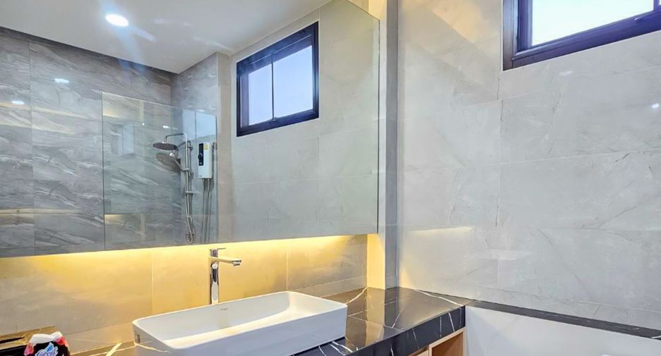 À vendre 4 chambres villa à Bang Lamung, Chonburi