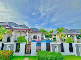 Villa zur Miete und zum Kauf mit 4 Zimmer in Bang Lamung, Chonburi