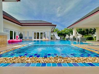 Villa zur Miete und zum Kauf mit 4 Zimmer in Bang Lamung, Chonburi