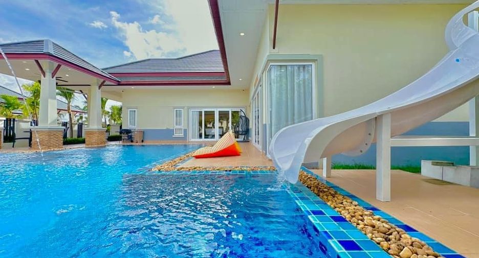 Villa en alquiler y en venta de 4 habitaciones en Bang Lamung, Chonburi