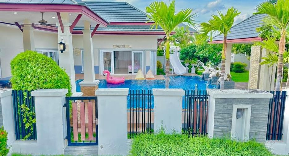 Villa en alquiler y en venta de 4 habitaciones en Bang Lamung, Chonburi