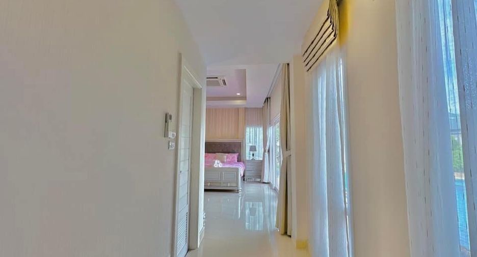 Villa en alquiler y en venta de 4 habitaciones en Bang Lamung, Chonburi