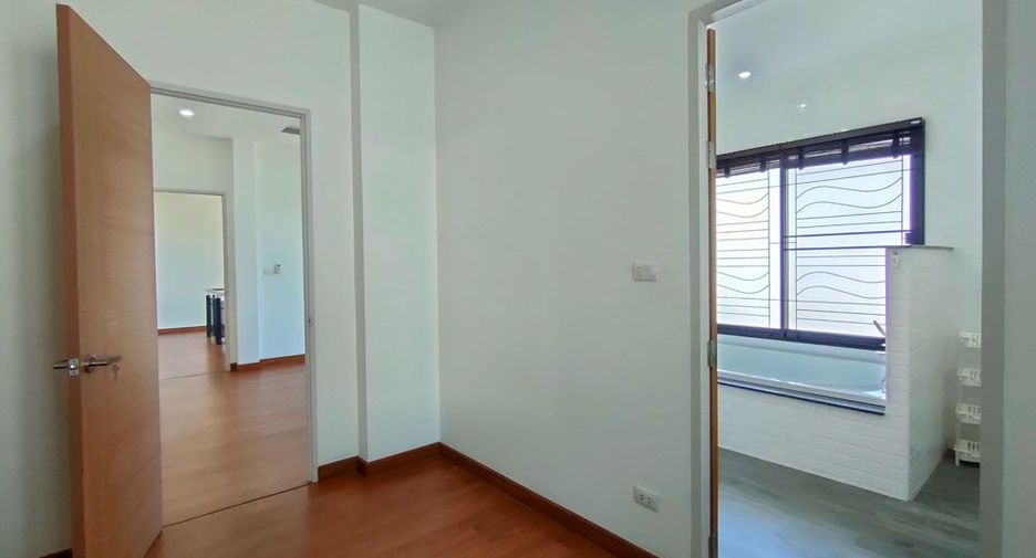 For rent and for sale 4 bedrooms house in Mueang Chiang Mai, Chiang Mai