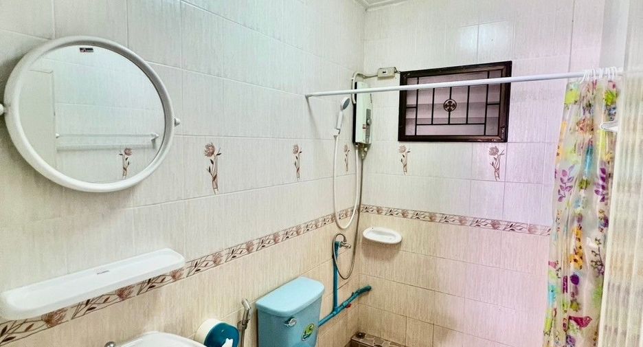 Продажа 2 спальни дом в Саттахип, Чонбури
