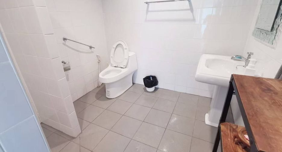 Haus zur Miete mit 4 Zimmer in Bang Lamung, Chonburi