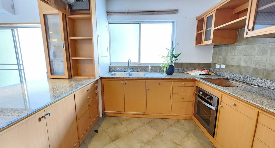Apartment zur Miete mit 3 Zimmer in Bang Rak, Bangkok