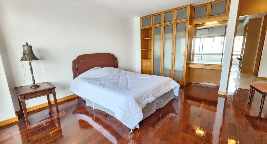 Apartment zur Miete mit 3 Zimmer in Bang Rak, Bangkok