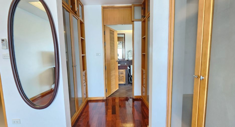 Apartment zur Miete mit 3 Zimmer in Bang Rak, Bangkok