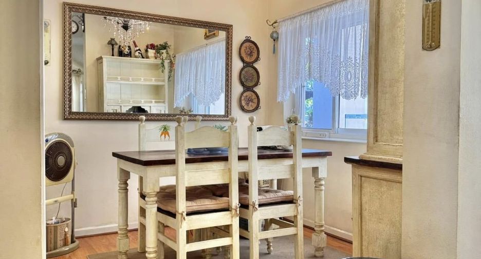 For sale 4 bedrooms house in Mueang Chiang Mai, Chiang Mai