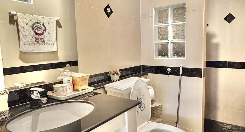 For sale 4 bedrooms house in Mueang Chiang Mai, Chiang Mai