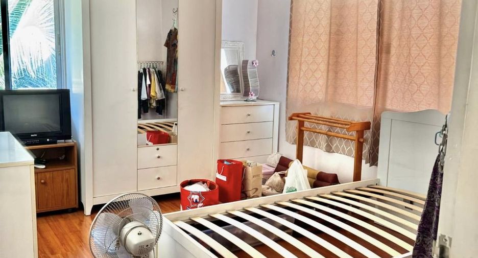 For sale 4 bedrooms house in Mueang Chiang Mai, Chiang Mai