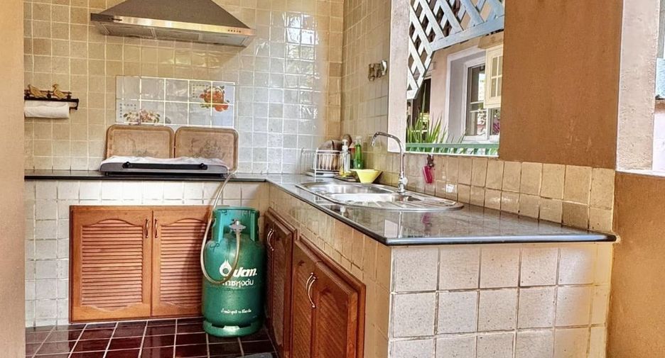 For sale 4 bedrooms house in Mueang Chiang Mai, Chiang Mai