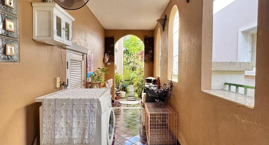 For sale 4 bedrooms house in Mueang Chiang Mai, Chiang Mai