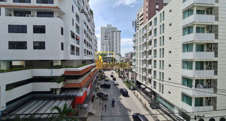 For rent 2 bedrooms apartment in Watthana, Bangkok