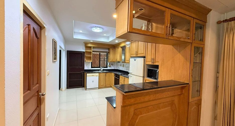 For sale 4 bedrooms villa in Bang Lamung, Chonburi