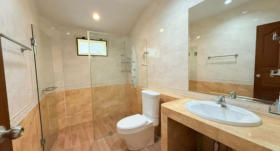 For sale 4 bedrooms villa in Bang Lamung, Chonburi