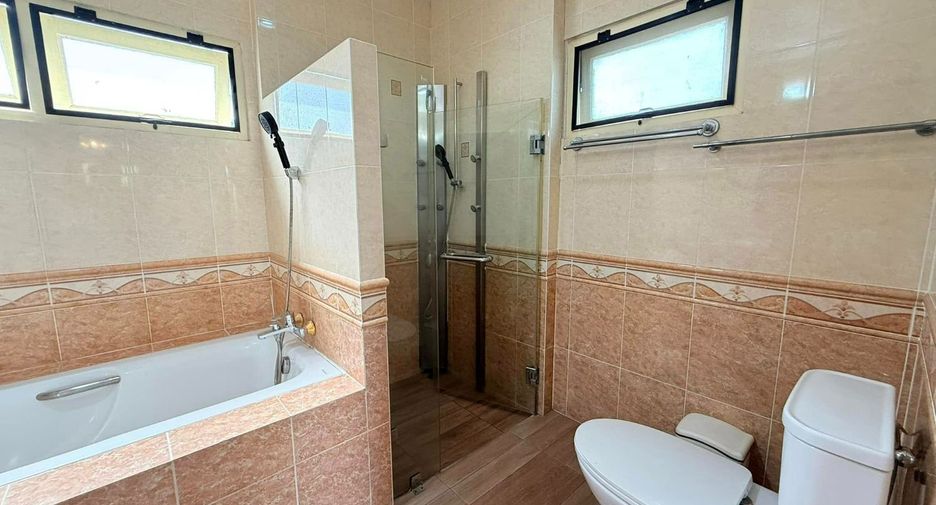 For sale 4 bedrooms villa in Bang Lamung, Chonburi