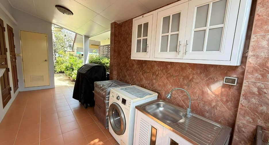 For sale 4 bedrooms villa in Bang Lamung, Chonburi