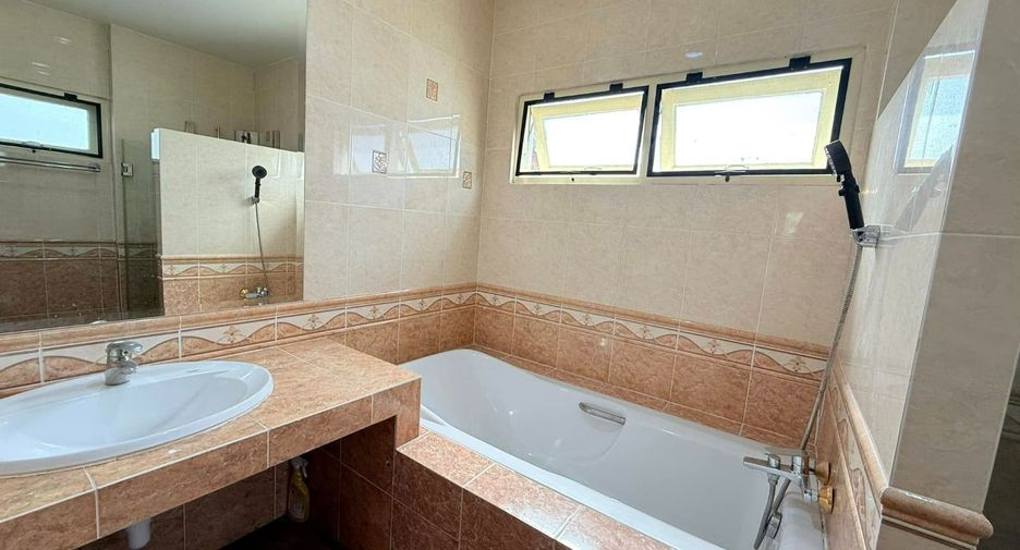 For sale 4 bedrooms villa in Bang Lamung, Chonburi