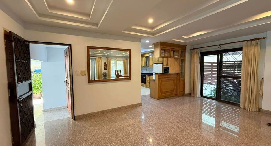 For sale 4 bedrooms villa in Bang Lamung, Chonburi