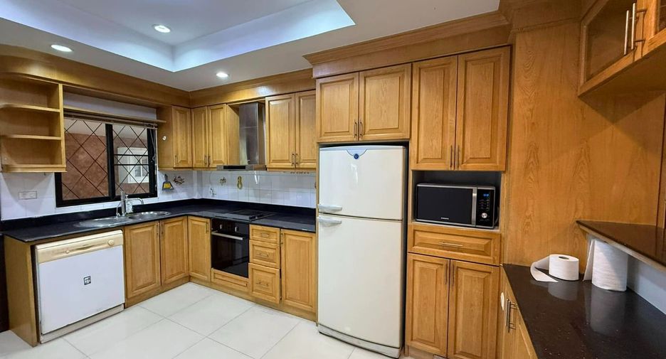 For sale 4 bedrooms villa in Bang Lamung, Chonburi