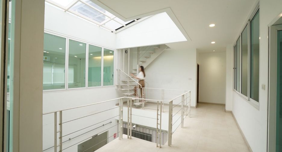 For sale 3 bedrooms retail Space in Mueang Chiang Mai, Chiang Mai