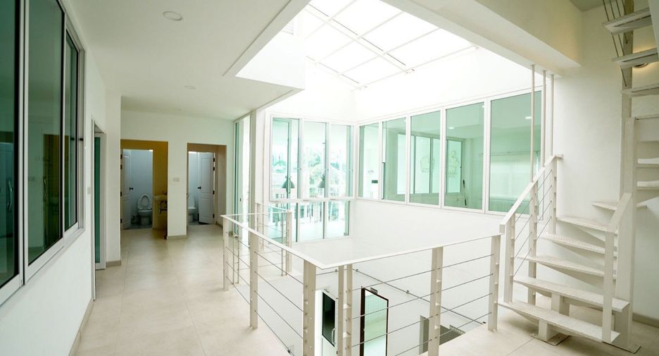 For sale 3 bedrooms retail Space in Mueang Chiang Mai, Chiang Mai
