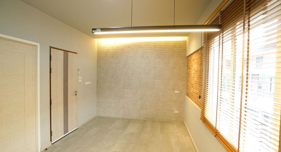 For sale 3 bedrooms retail Space in Mueang Chiang Mai, Chiang Mai