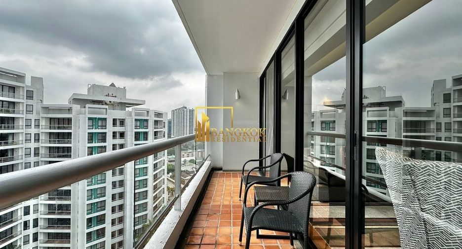 For rent 2 bedrooms serviced apartment in Yan Nawa, Bangkok