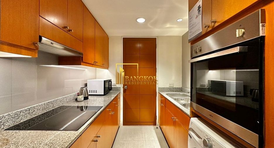 For rent 2 bedrooms serviced apartment in Yan Nawa, Bangkok