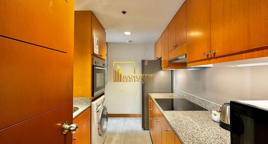 For rent 2 bedrooms serviced apartment in Yan Nawa, Bangkok