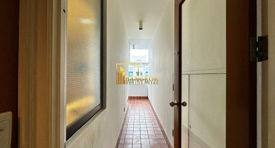 For rent 2 bedrooms serviced apartment in Yan Nawa, Bangkok