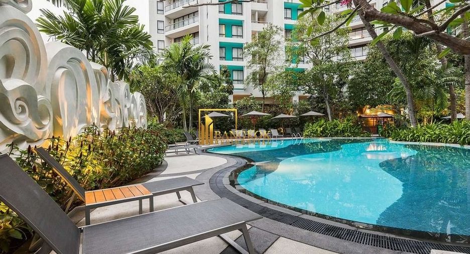 For rent 2 bedrooms serviced apartment in Yan Nawa, Bangkok