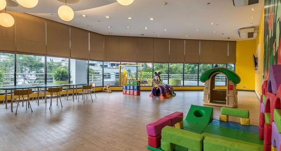 For rent 2 bedrooms serviced apartment in Yan Nawa, Bangkok