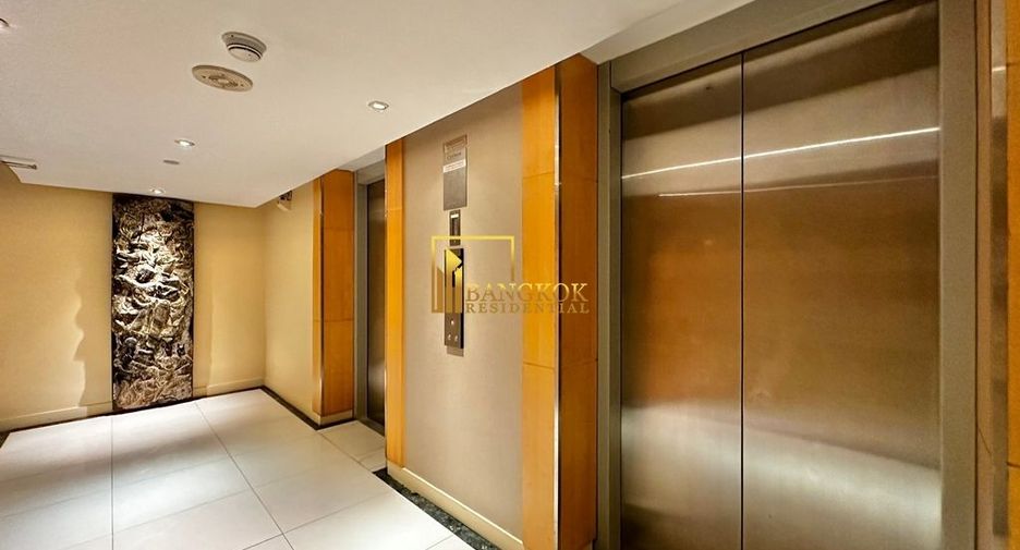 For rent 2 bedrooms serviced apartment in Yan Nawa, Bangkok