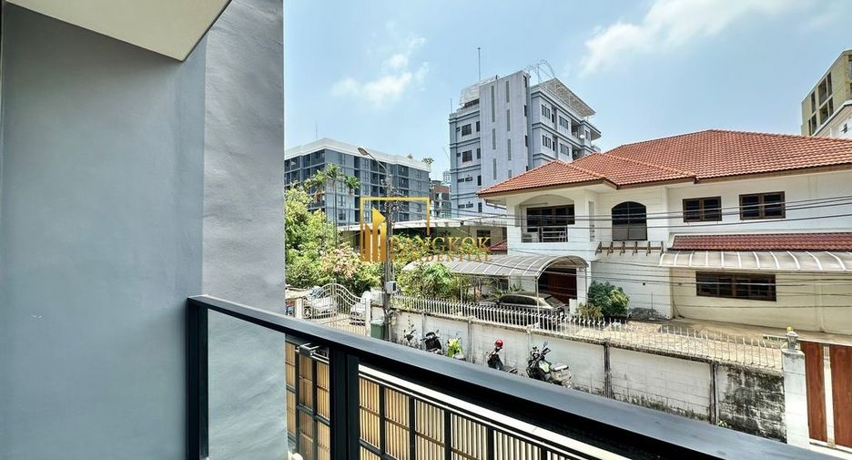 For rent 2 bedrooms apartment in Pathum Wan, Bangkok