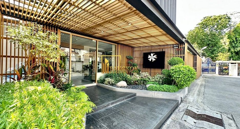 For rent 2 bedrooms apartment in Pathum Wan, Bangkok